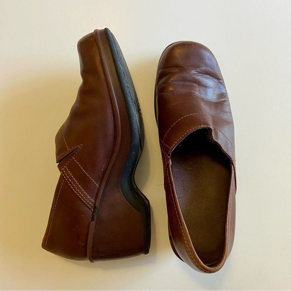 Eastland Constance woman’s brown leather nursing clogs comfort mule shoes